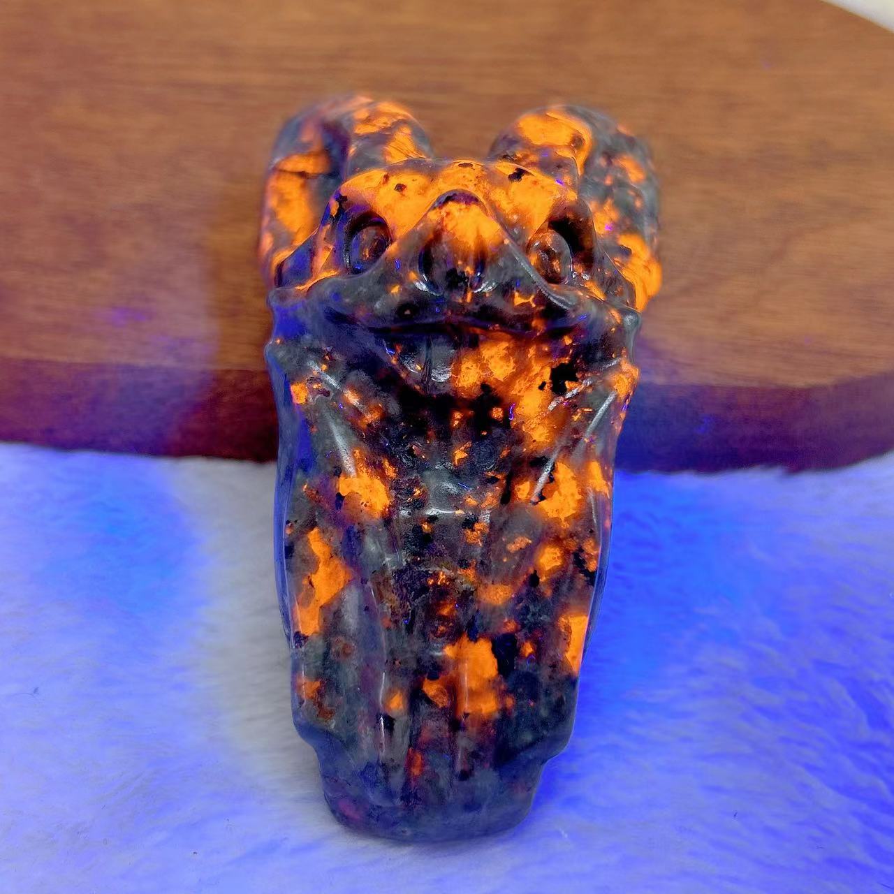Lighting Effect Home Decor - Natuurlijk kristal Yooperlite Bat Carving UV-lichteffect